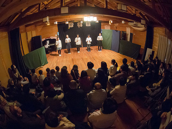 どんぐり自然学校・どんぐり幼稚園「学年祭」