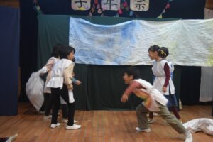 鹿児島にあるシュタイナー系オルタナティブスクールどんぐり自然学校の学年祭2024