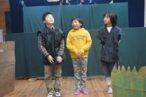 鹿児島にあるシュタイナー系オルタナティブスクールどんぐり自然学校の学年祭2024